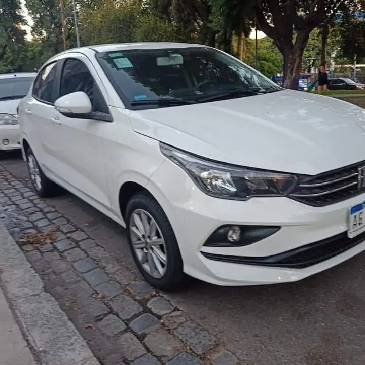 Vendo Fiat Cronos 2023 cvt automático 17.000 km reales ,impecable!
