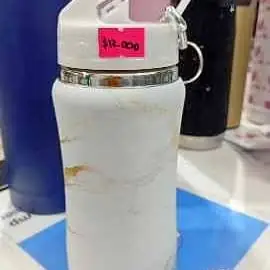 Botellita con pico antivuelco térmica