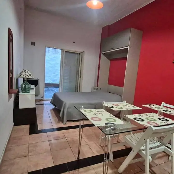 Venta monoambiente con patio constitución apto credito