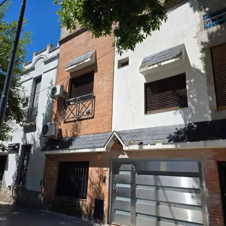 Venta casa de 5 amb patio terraza quincho Liniers