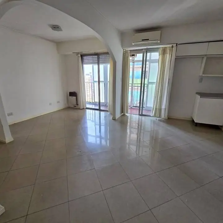 Venta 4 ambientes con balcon refaccionado a nuevo
