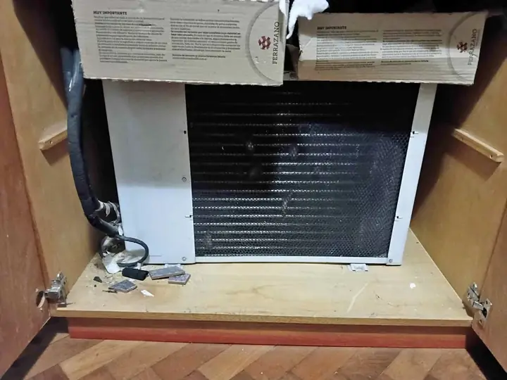 Aire acondicionado pertenece a la línea clásica LG Smile / Art Cool 3000mil frigorias (Frio/calor)