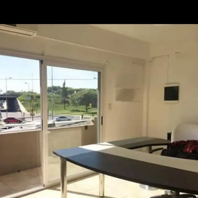 Avenida Gral Paz y Díaz Vélez galpon con oficinas 300m2 primer piso