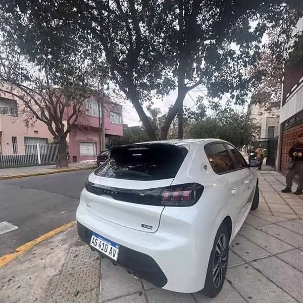 Peugeot 208 1.6 Road Trip Tiptronic Vendo Único dueño Roadtrip triptonic 2024 31.000km