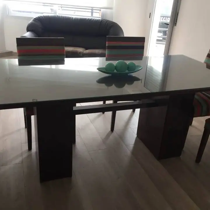 Vendo excelente mesa denogal con dos bases