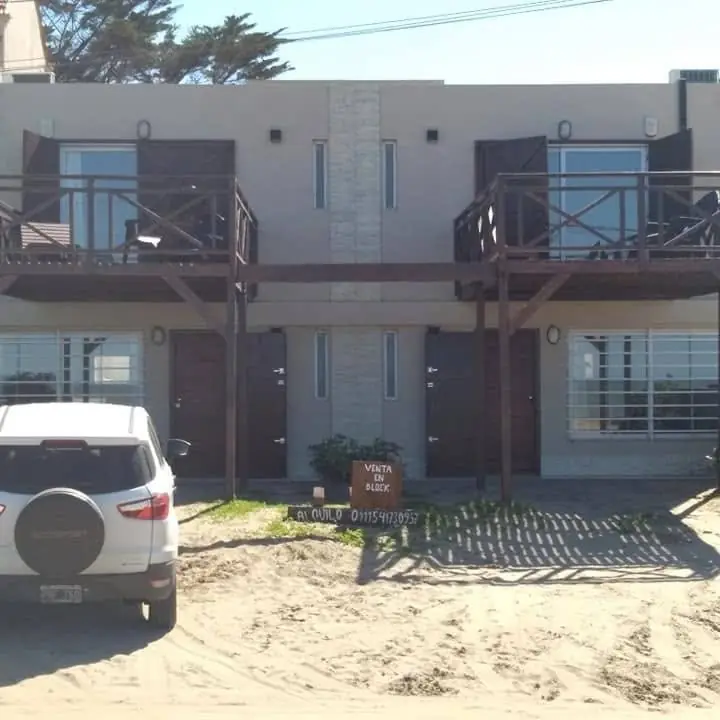 Villa Gesell venta en block dos duplex sobre costanera excelente renta!