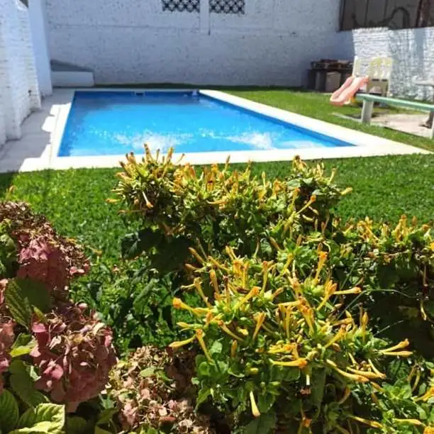 Ramos Mejía hermosa casa americana con fondo y pileta