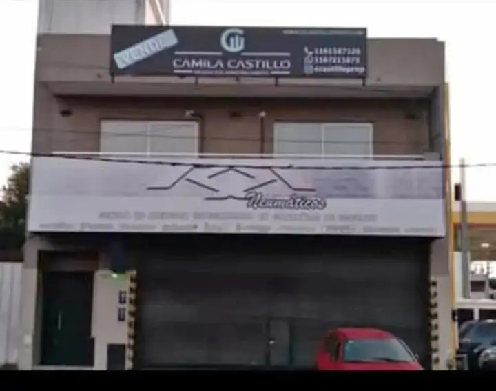 Avenida General Paz y Diaz Velez. Lomas del Mirador 350 m2. Oficinas/ baños