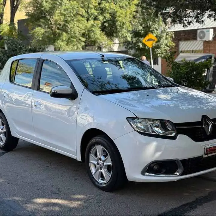 Renault Sandero privilege 1.6 2015 $9800 dol