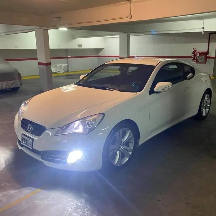 Hyundai genesis 2.0T manual 2012 U$S14.500 / evaluo permutas!
