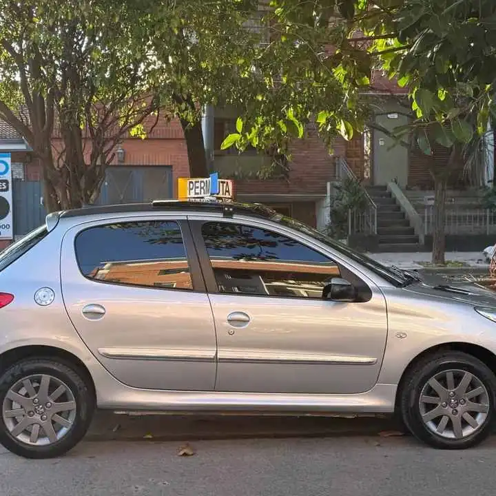 Peugeot 207 XT 1.4 2012 $7.100 dólares!