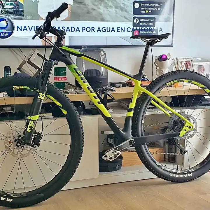 Vendo bicicleta Mountain bike 29 giant 29 carbono