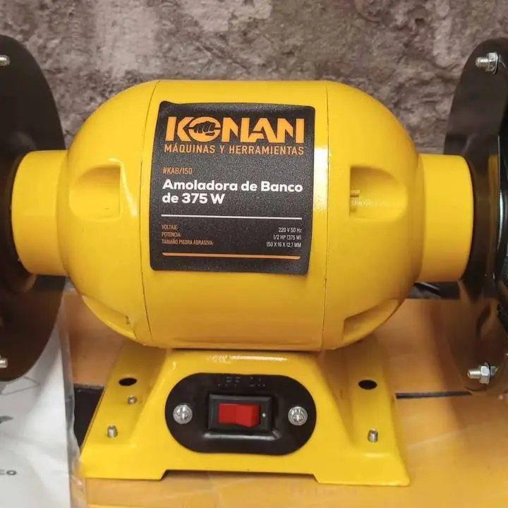 Amoladora de banco 1/2HP 375wts incluye 2 piedras abrasivas KONAN