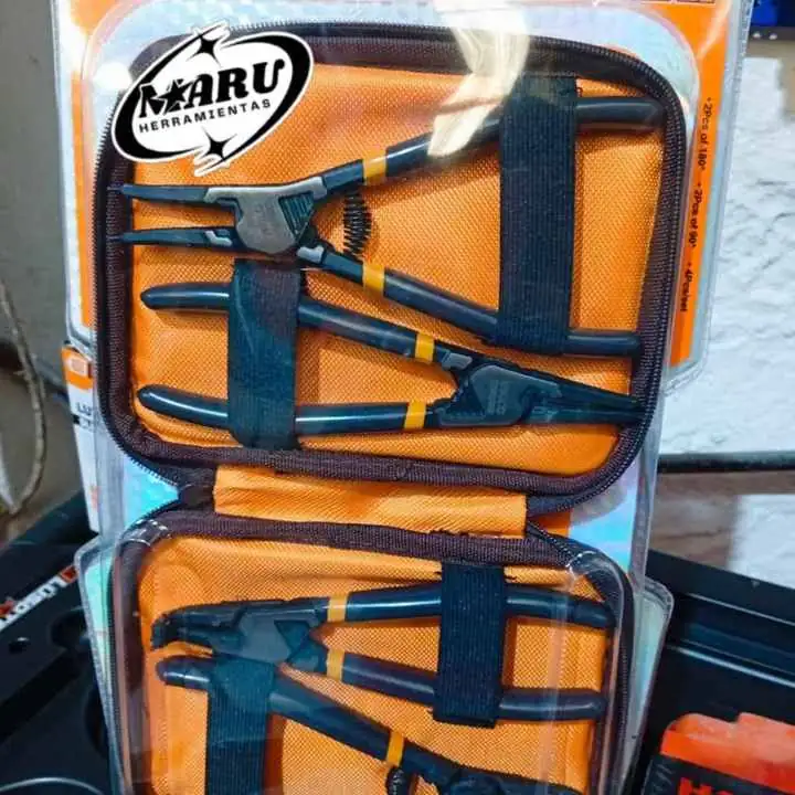 Juego de pinzas Seeger x4 pzs 7" con estuche Ingco