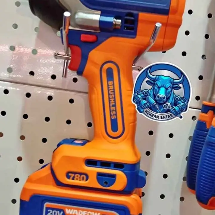 Llave de Impacto 20V 780NM ENC. 1/2" Incluye 2 Baterías, Cargador, Tubos y Maletín
