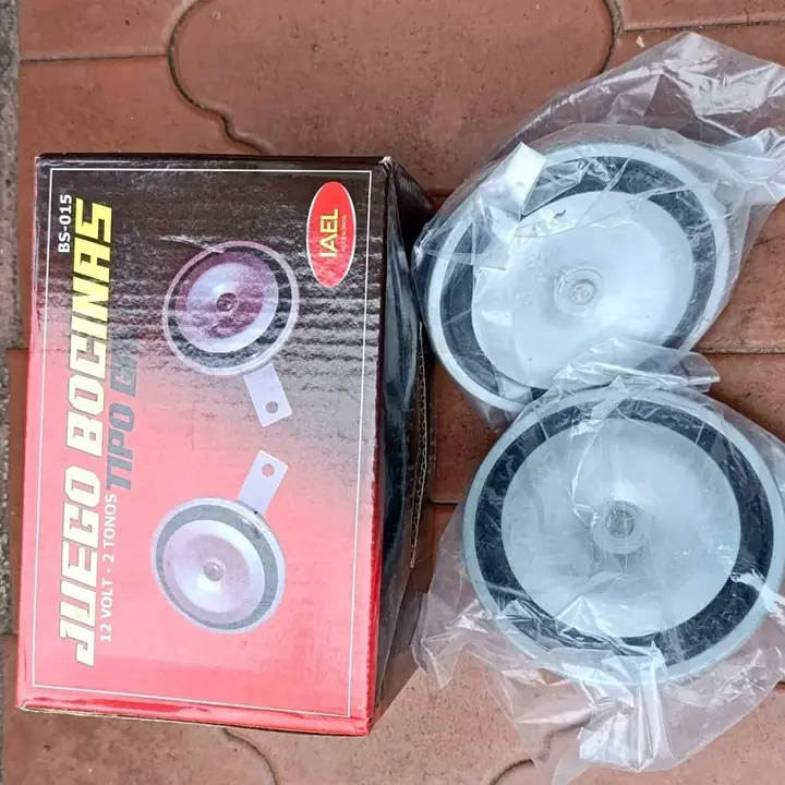 Juego de bocinas tipo Hella