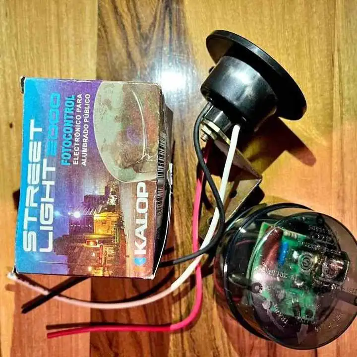 Celula fotosensible street light 2000 apto led con soporte nueva liquido