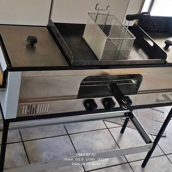 Plancheta con freidora panchera y tostados