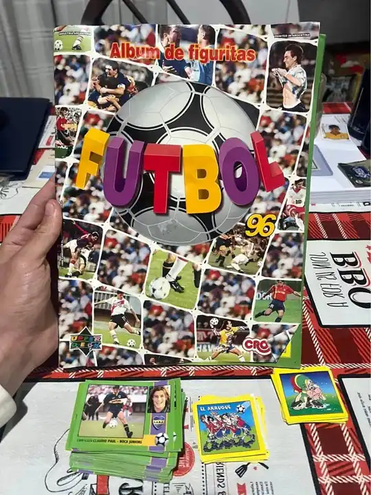Álbum Figuritas Futbol argentina 96. Viene con 120 repetidas