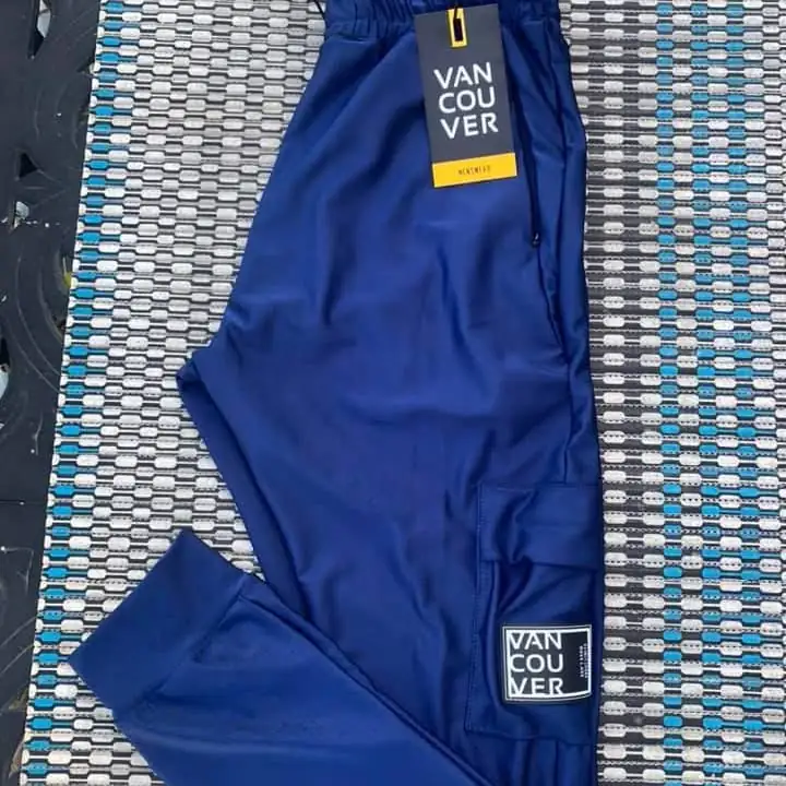 Últimos 2 pantalones talle L
