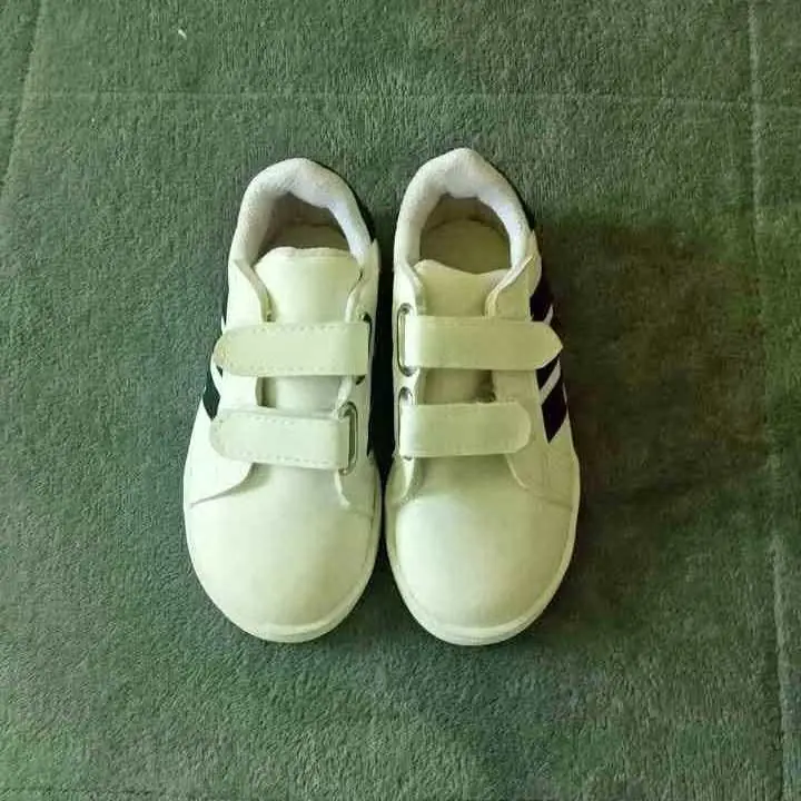 Zapatillas de niño nuevas