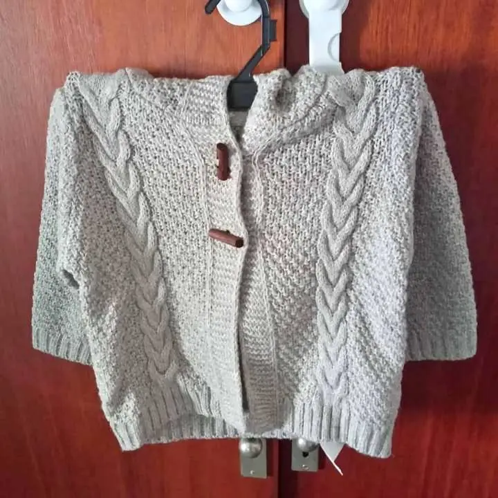 Sweter mimo con capucha 9MESES