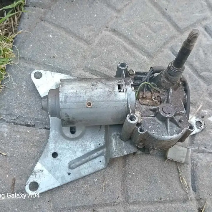 Motor limpialuneta trasero twingo