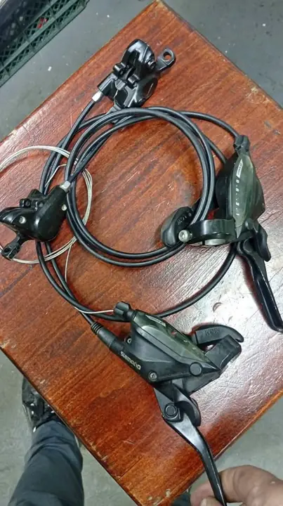 Frenos hidráulicos integrados Shimano 3x8