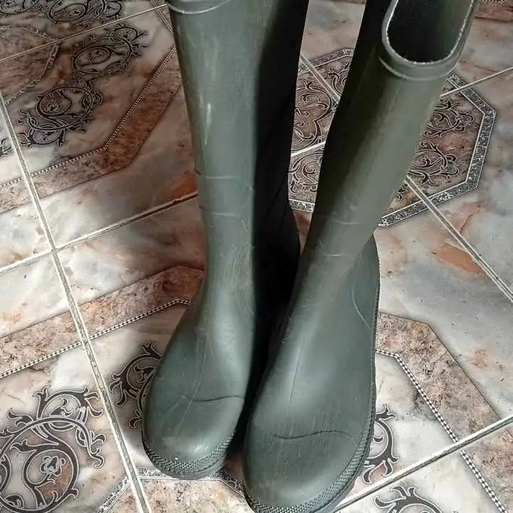 Par de botas de goma para lluvias. italianas, nuevas. T43. 30 mil . whatsapp