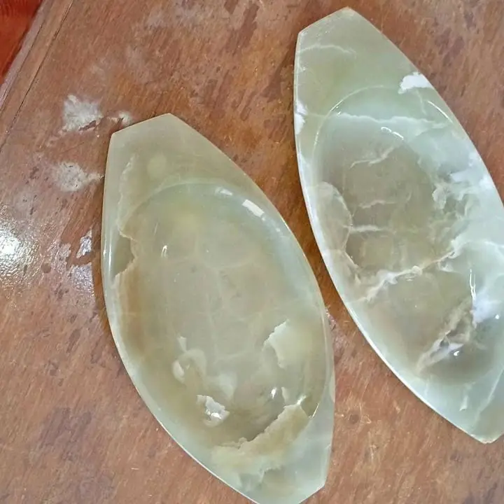 Bandejas de mármol onix. Dos. Cada una 15 y 10 mil