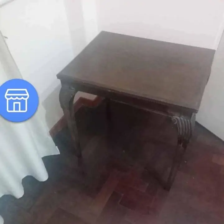 Mesa de arrime de roble. 70 x 40 x 50 cm. 50 mil