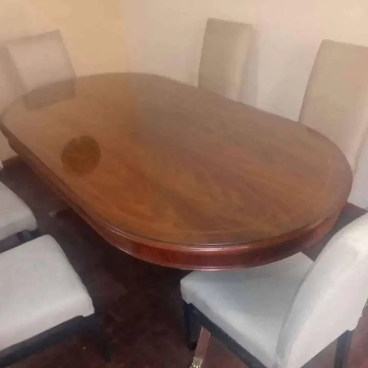 Mesa sheraton 2 x 1 M con vidrio y 6 sillas. 400 mil. pompeya. hoy