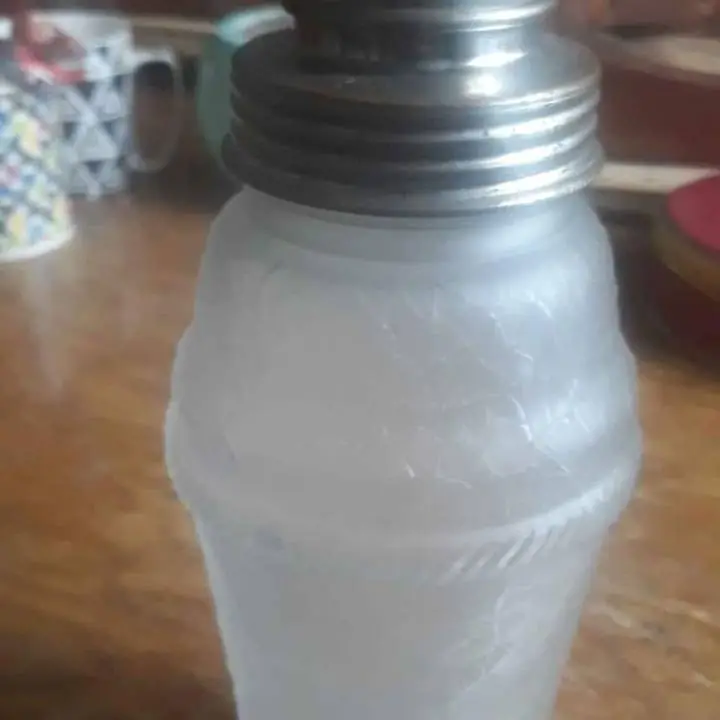 Coctelera en vidrio arenado 500 CC tapa metalica. 20 mil. pompeya