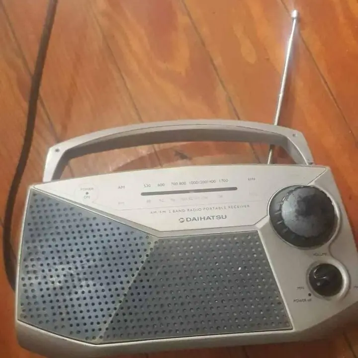 Radio portatil dahiatsu drp 35 a electricidad y pilas. pompeya