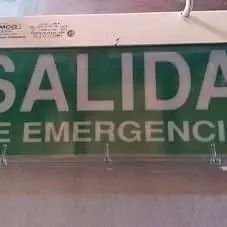 Cartel salida emergencia iluminacion LED 24.5X16.5 cm marca wamco dys