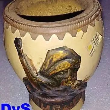 Mate gauchesco calabaza todo forrado en cuero con apliques tallado en cobre dys