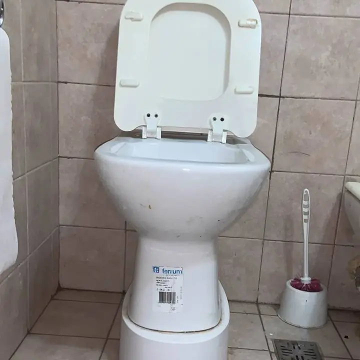 Juego de baño sin Grifería con tapa