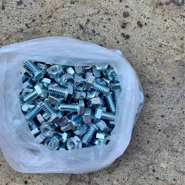 Tornillos de 1/4 para armar estanterías tipo rapistant
