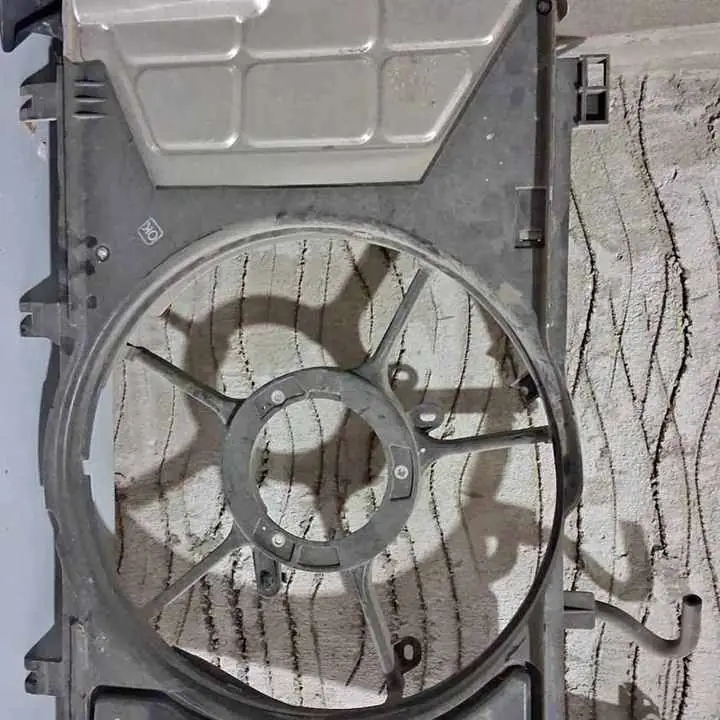 Soporte electroventilador de yaris