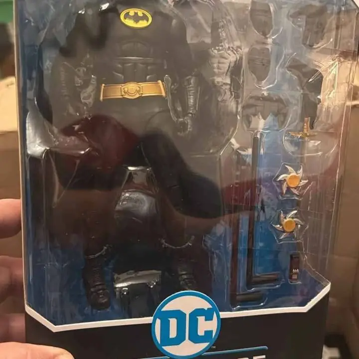 Batman keaton multiuniverse