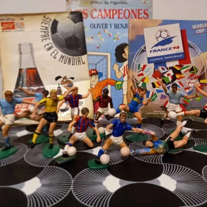 Lote 11 figuras futbol