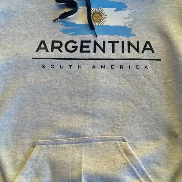 Buzo con capucha. Talle 3. Gris o negro