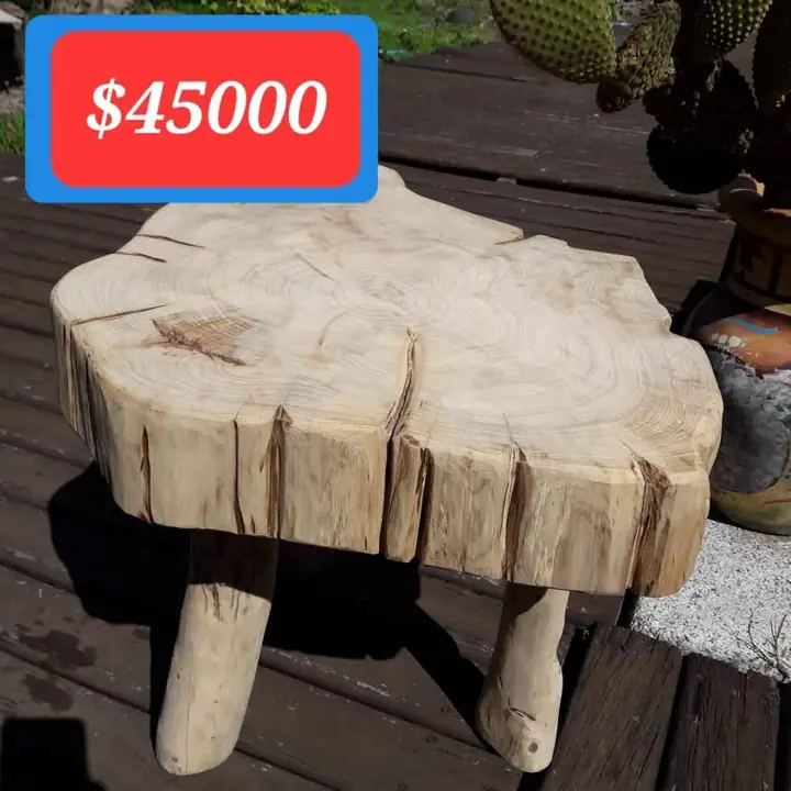Mesa ratona de ciprés, natural, con patas de ciprés