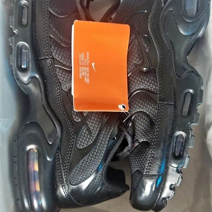 Zapatillas Air Max Plus – Negro | Talle 42.5 | Máximo impacto visual y confort. Originales