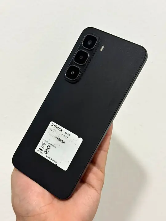 Celular Infinix Hot 60i Modelo (X6728) - 256GB/6GB de Ram. Color negro, Como nuevo!