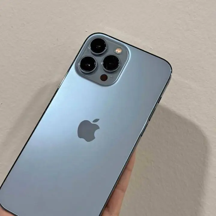 Celular iPhone 13 Pro Max de 128GB Y 82% de batería. 2 Esim libre. sin detalles, impecable. Caba