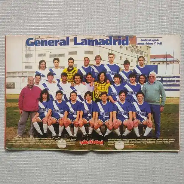 Revista Solo Fútbol N° 533 - Tapa Racing / Poster General Lamadrid 44 x 29 cm - Año 1995