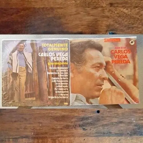 2 Discos Carlos Vega Pereda - Aquí está Totalmente genuino - Disco Vinilo