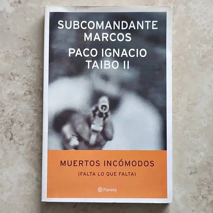 Subcomandante Marcos / Paco Ignacio Taibo II - Muertos incomodos (falta lo que falta) - Libro