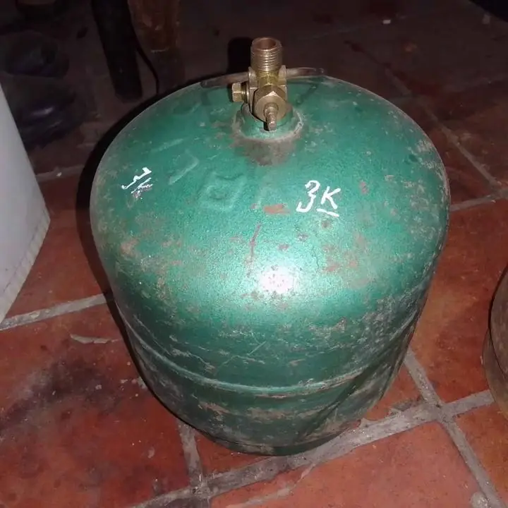 Vendo 2 garrafas una de 2 k otra de 3 k